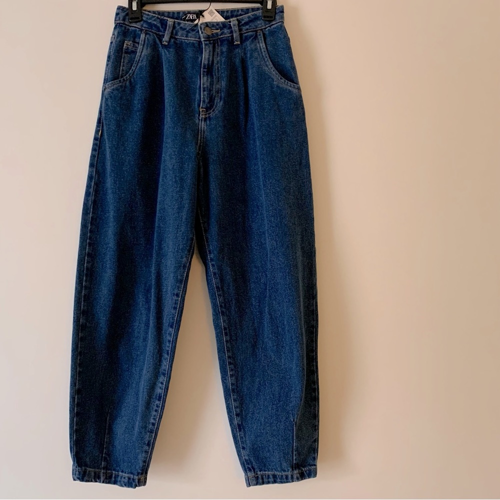 Zara. Ladies Vintage 80s mum blue jeans. Pleated, High rise. Sz 4. Ballo…